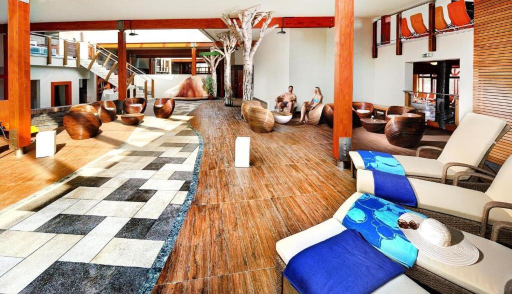 Apartman Liptov - Hotel เบเชนยอวา ภายนอก รูปภาพ