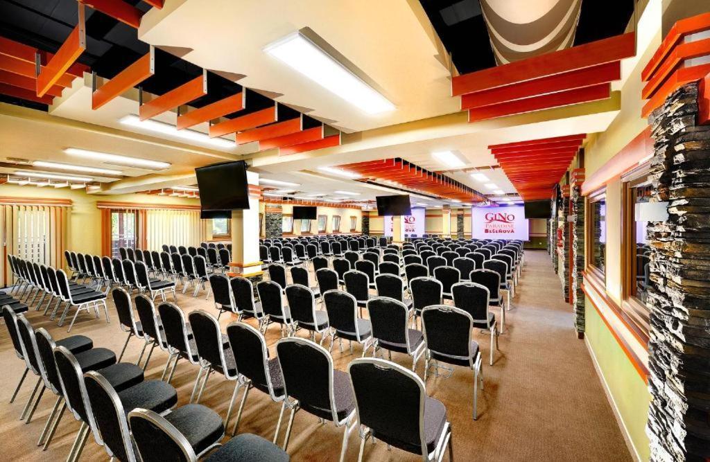 Apartman Liptov - Hotel เบเชนยอวา ภายนอก รูปภาพ