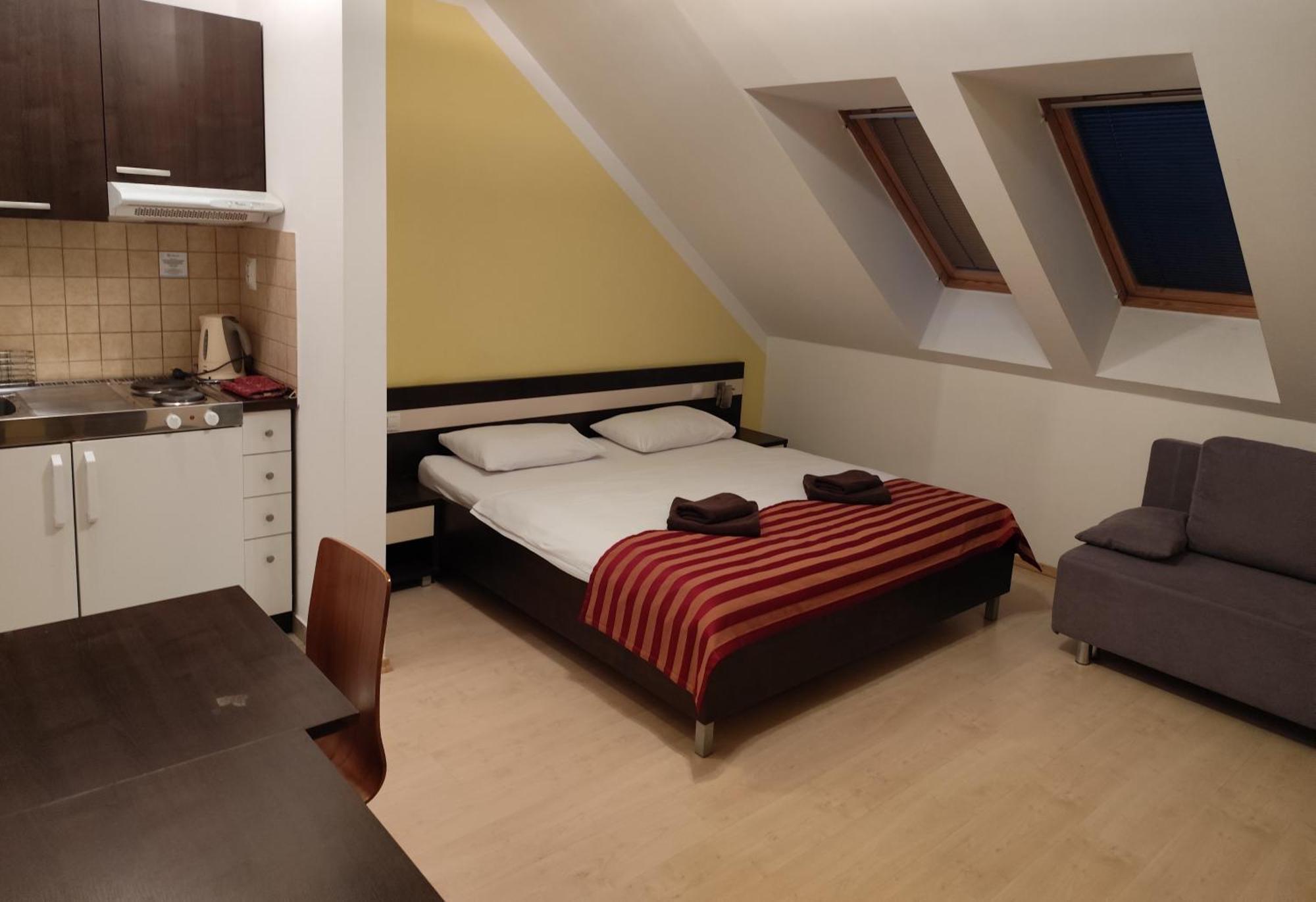 Apartman Liptov - Hotel เบเชนยอวา ภายนอก รูปภาพ